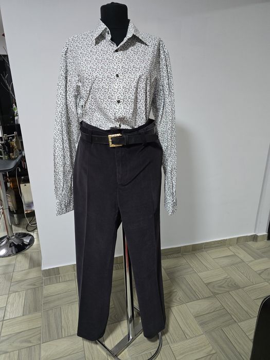 Pantaloni raiat, model ce poate fi purtat atât la tinute casual/office