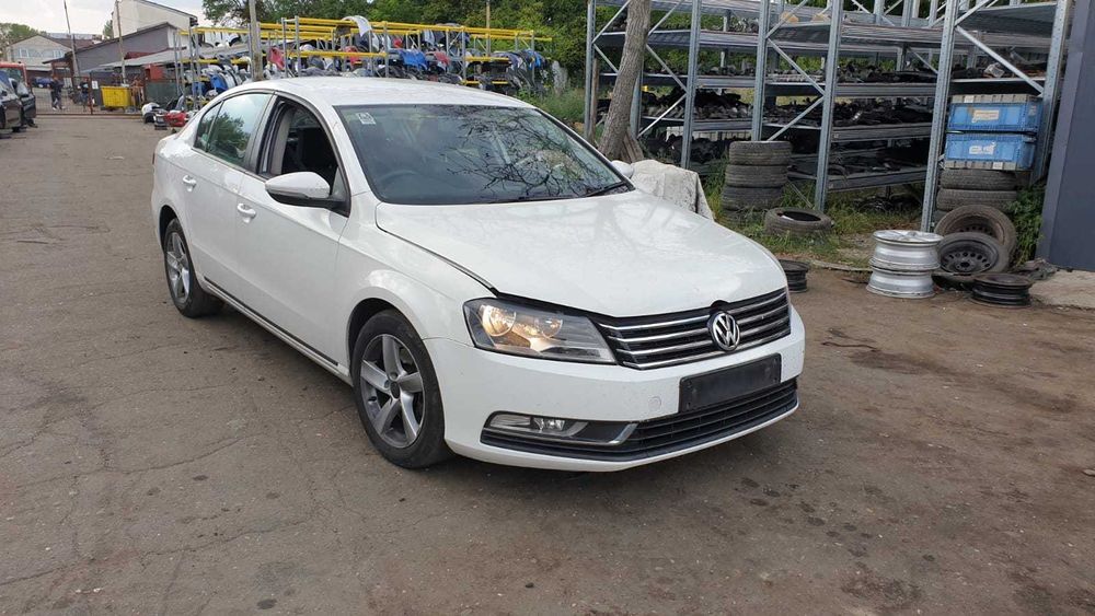 Dezmembrez Volkswagen Passat B7 2.0 TDi an 2012 cod motor CFF