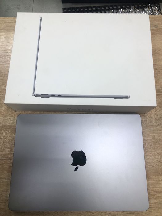 Macbook Air M2 2022  (A4)