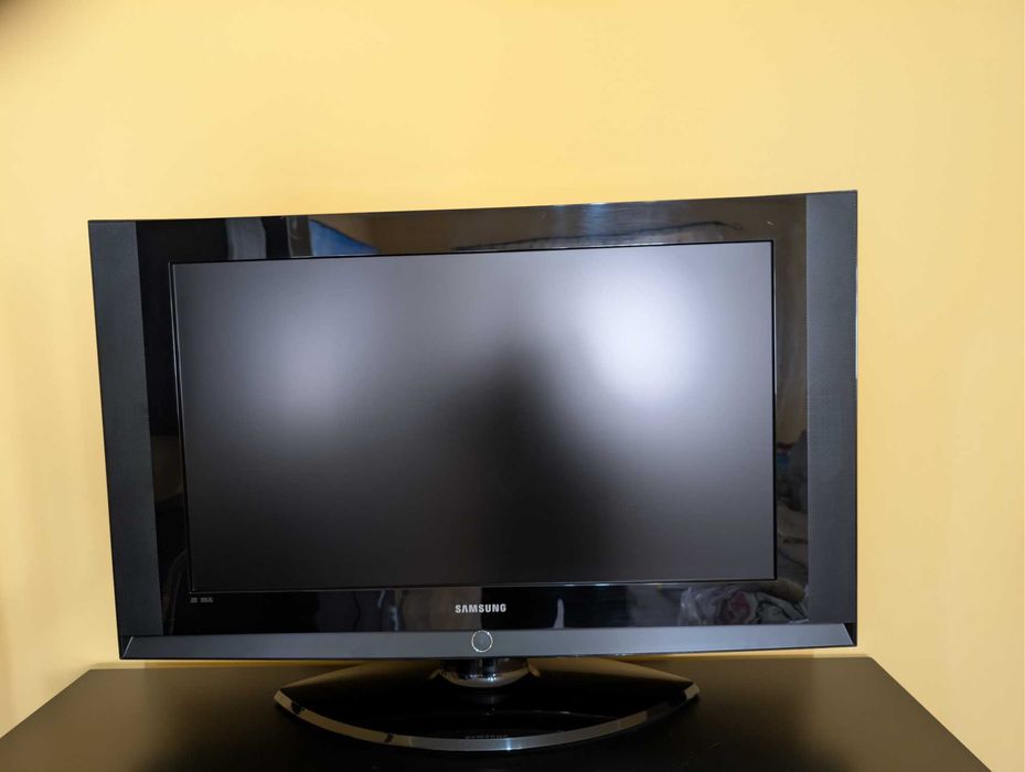 De vânzare tv.Samsung,81 cm. Arată și funcționează impecabil.