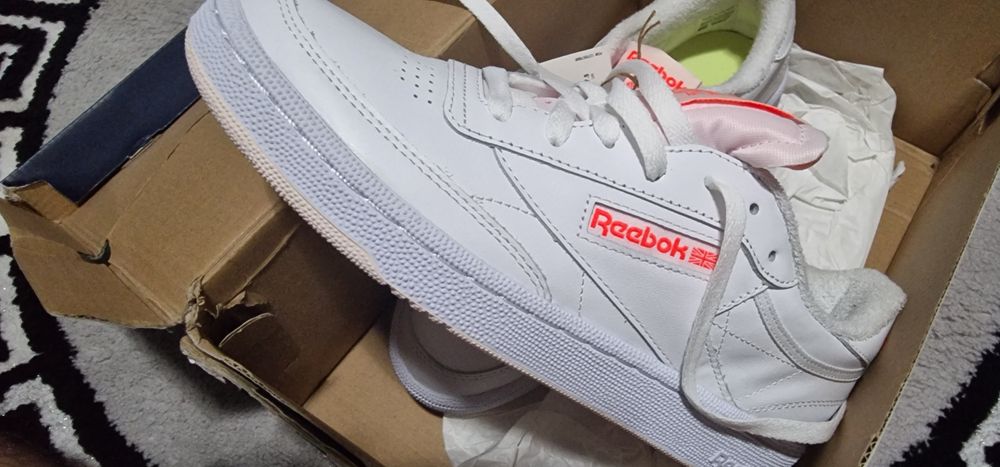 Vând adidași Reebok mărimea 41 noi