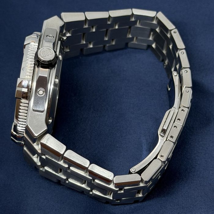 Мъжки часовник Maurice Lacroix Aikon Venturer черен