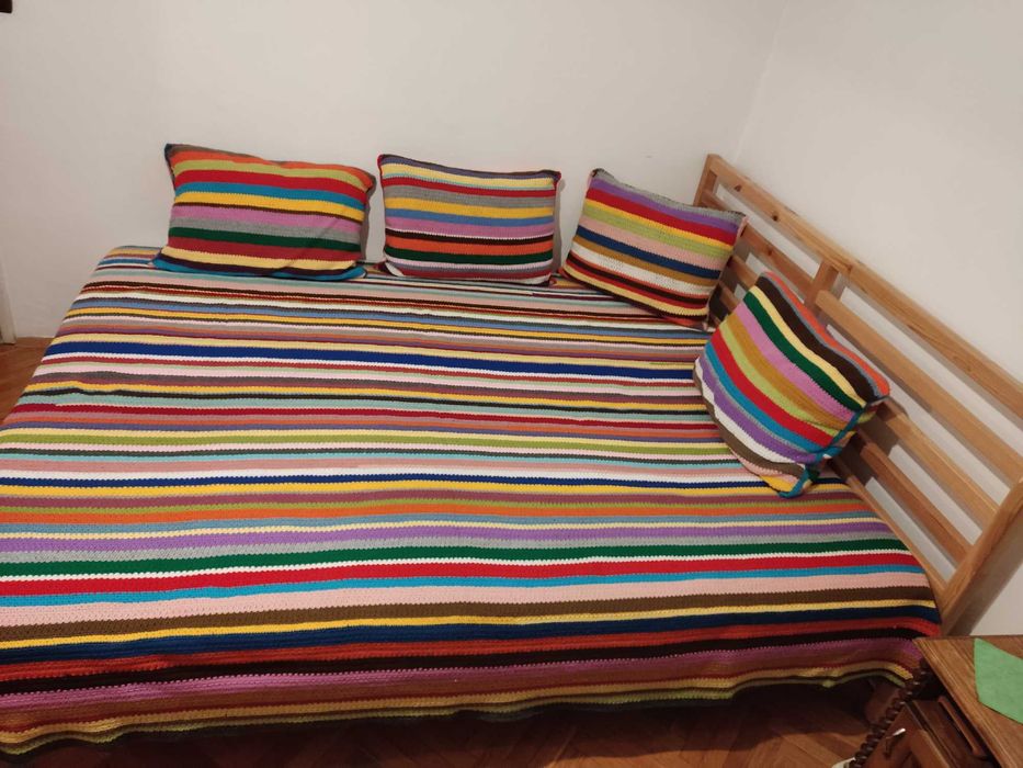 Ръчно излетен комплект на една кука - шалте с 4 калъфки за възглавници