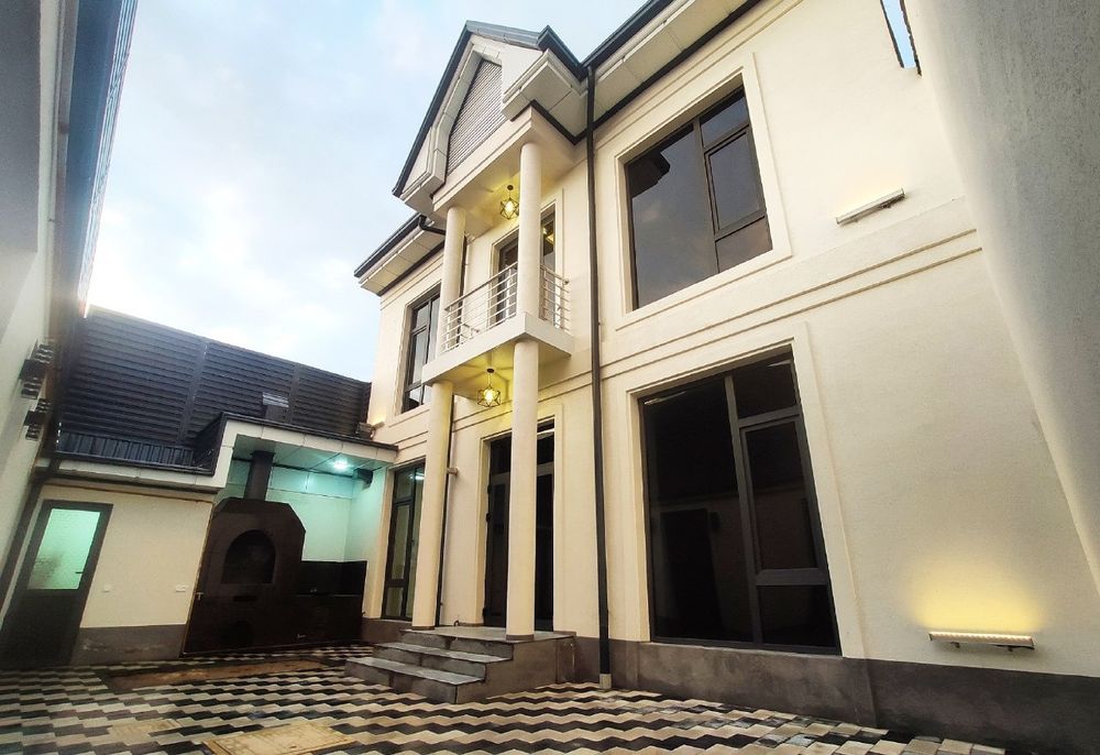 Uchastka sotiladi 2 sotix 8 ta xona