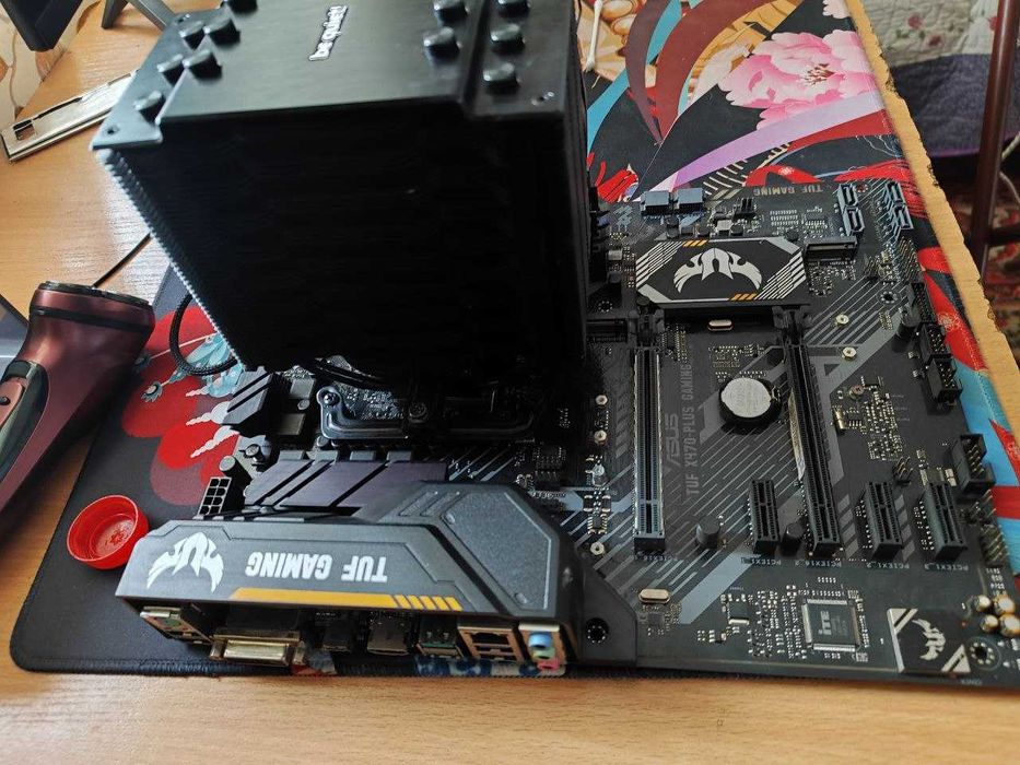Продам Комплект на Ryzen 7 5700х