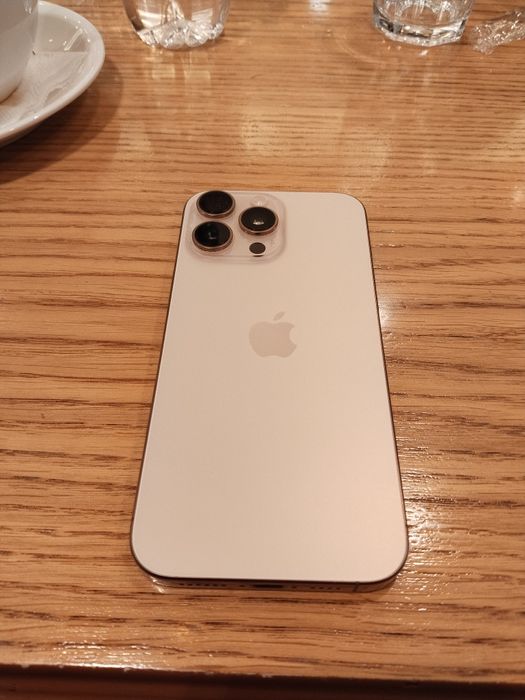 Продаю Iphone 16 pro max