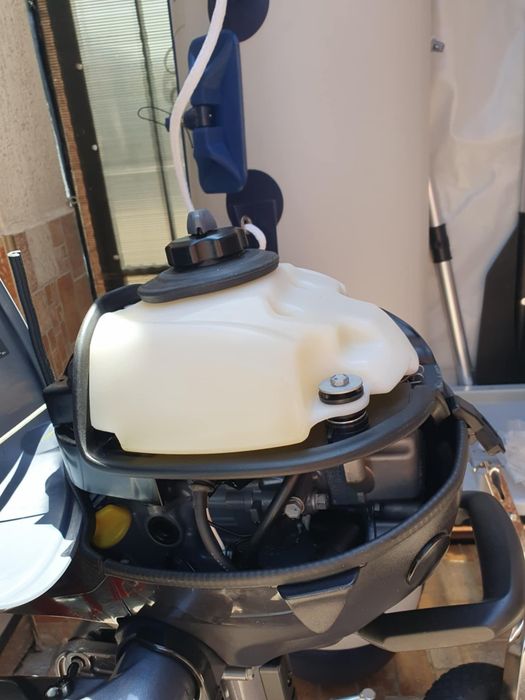 Vînd barca plus motor