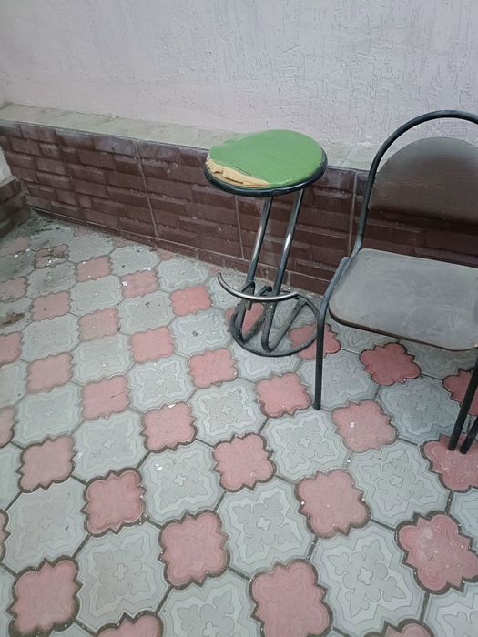 Стулья хорошом сост,барный стул.