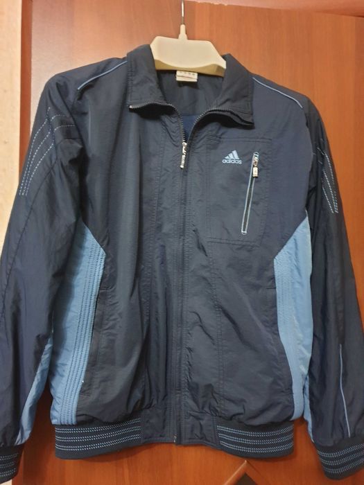 Продаю жилет адидас