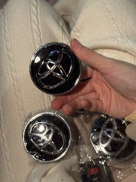 Продается колпачки на ниппель Toyota