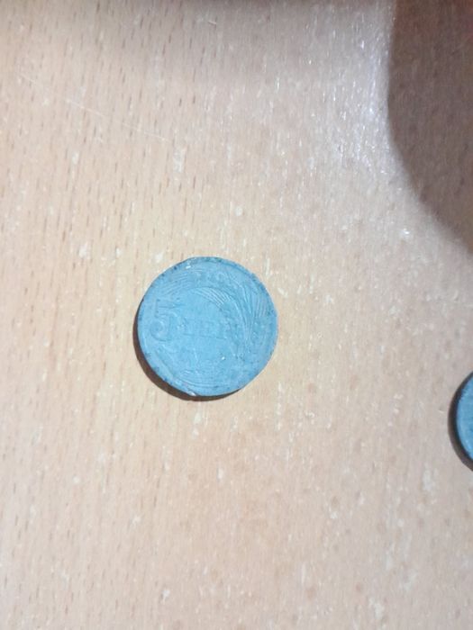 Vând 5 monede de 100 lei 1943, una de 5 lei și de doi lei