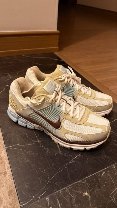 Кроссовки Nike новые оригинал 40 размер