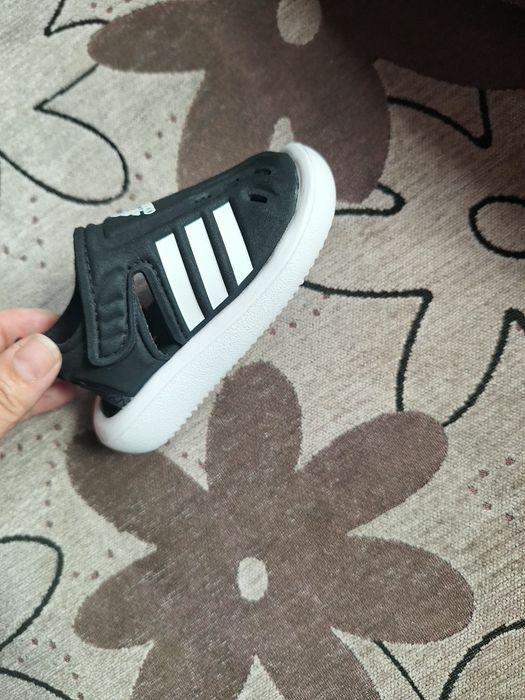 Бебешки сандали Адидас 19номер