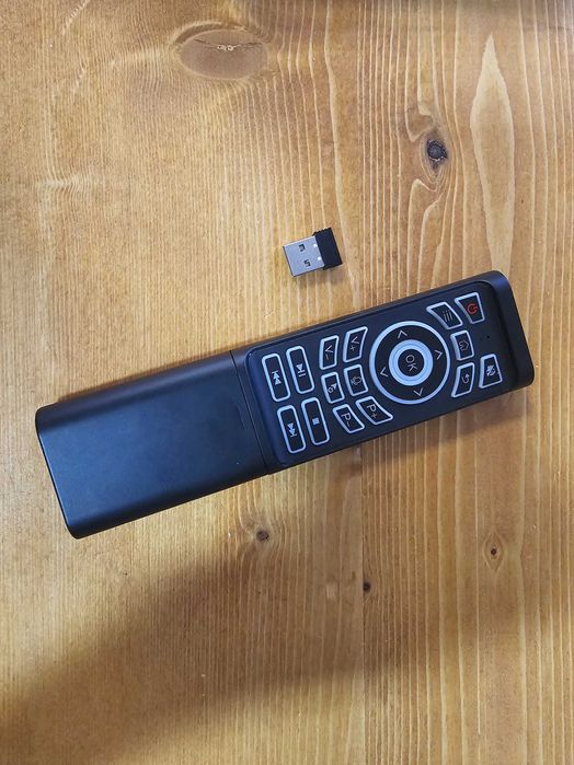 Telecomandă multifuncțională 2.4Ghz/IR/Air Mouse/Tastatură Iluminată