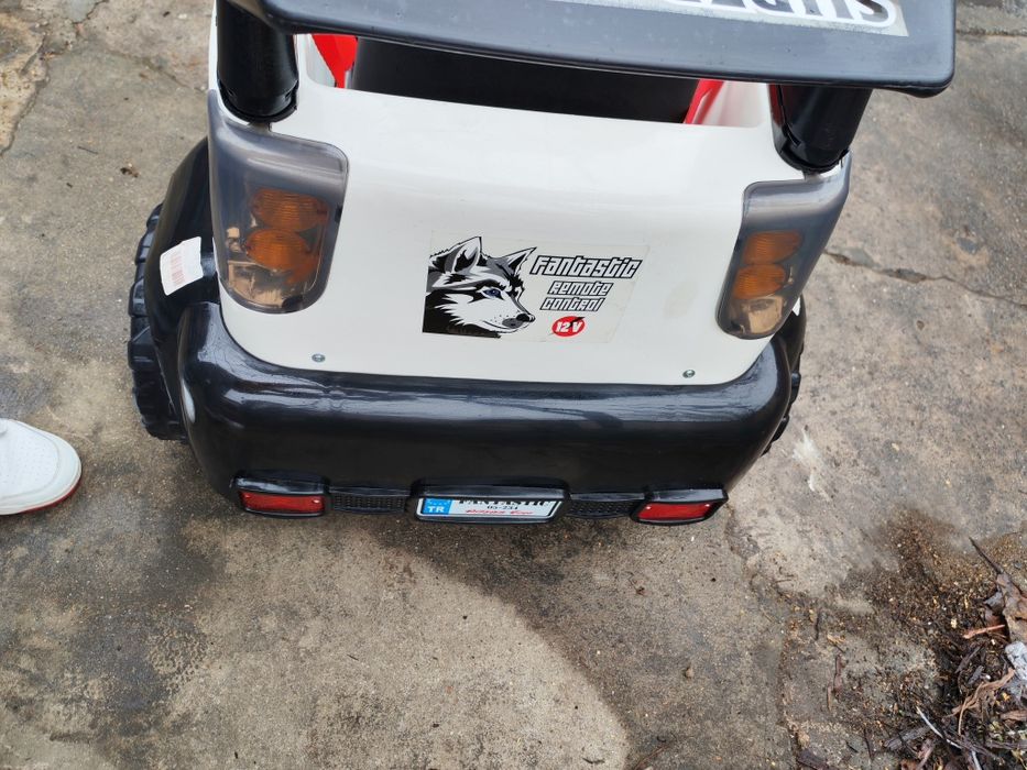 Mașinuța electrica pentru copii 3-6 ani