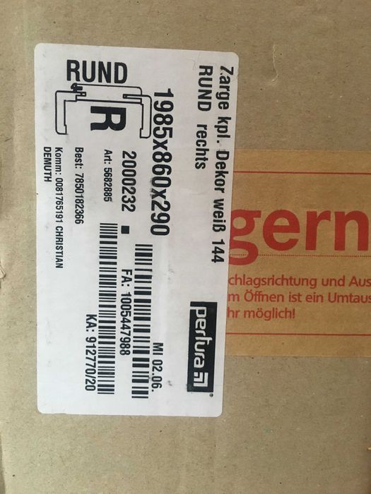 Usa noua, alba pertura