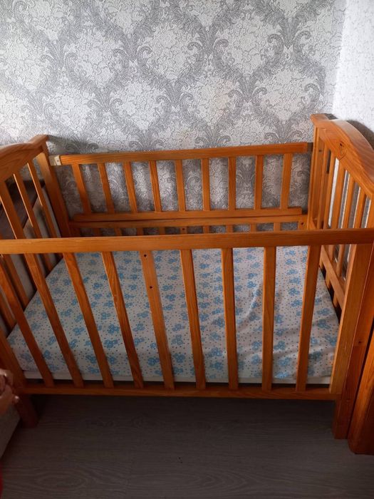 Продам детскую кроватку