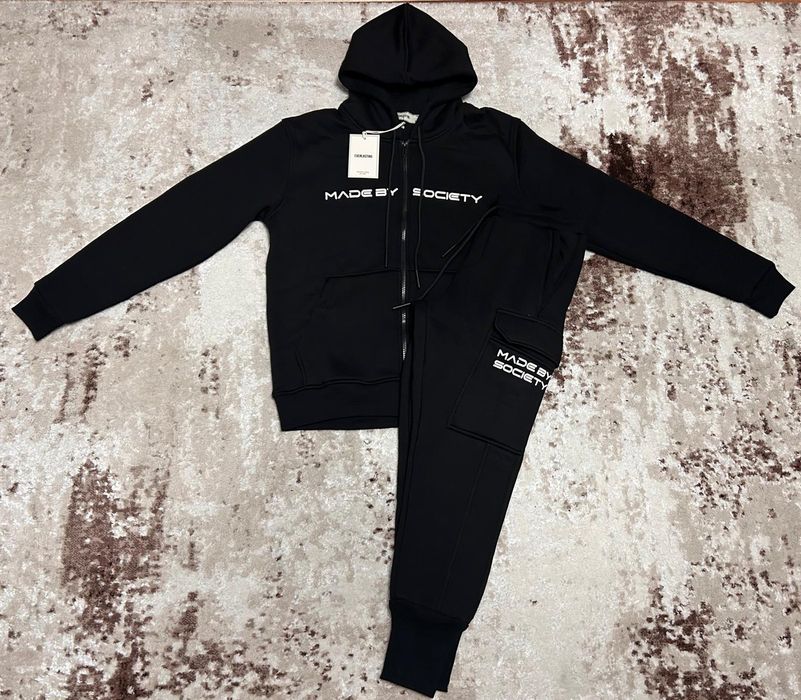 Vând compleu nou de bărbați Everlasting Made by Society