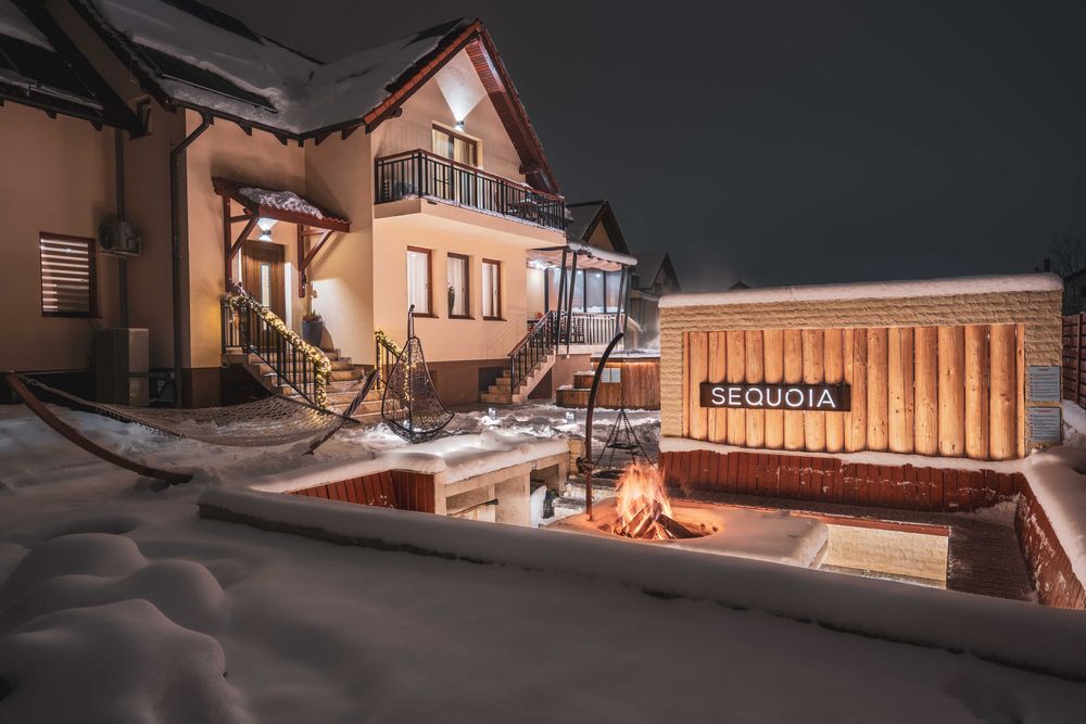 Cazare cu ciubăr la Brașov | 8 persoane | Roots Villa Sequoia