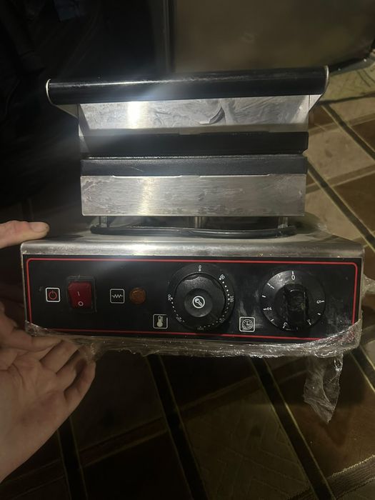 Срочно продам вафельницу