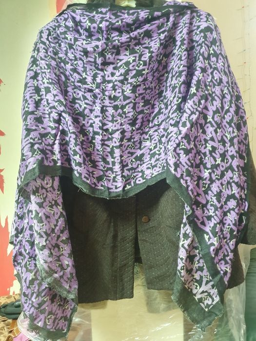 Шалове Acne Studio, Dior.Louis Vuitton,Burberry Tommi Hilfiger