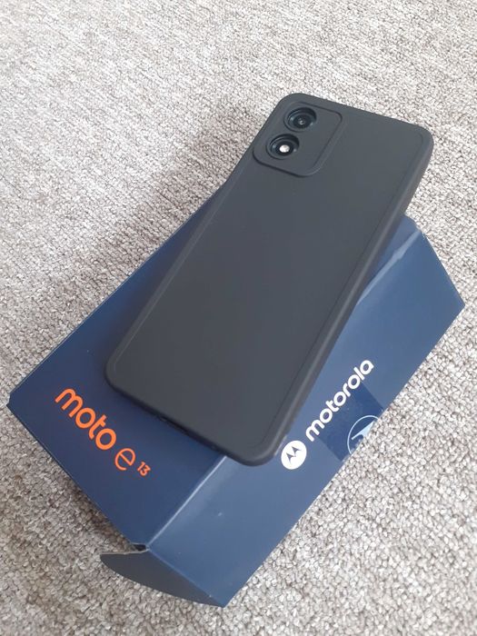 Чисто нов Моторола Мото е13 + кейс и протектор