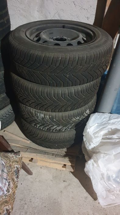 Vând 4 roti de iarnă continental 195/65/15