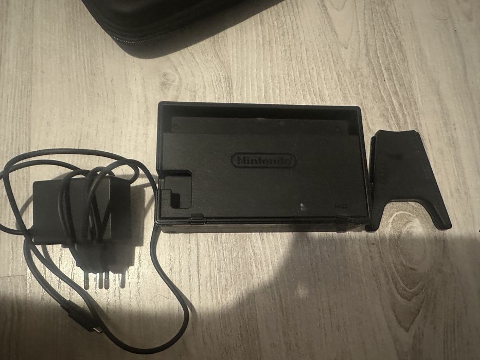 Конзола Nintendo Switch с аксесоари и подарък/игра