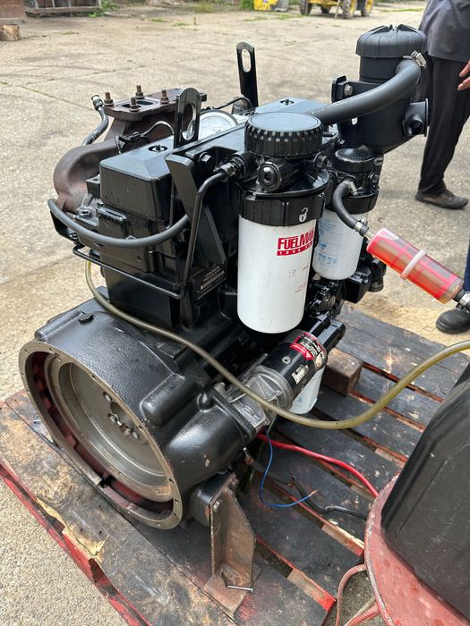 Vând motor J.Deere 4045