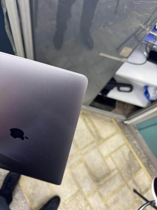 Mac book air MGN 63