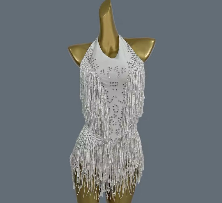 Бяла рокличка с ресни