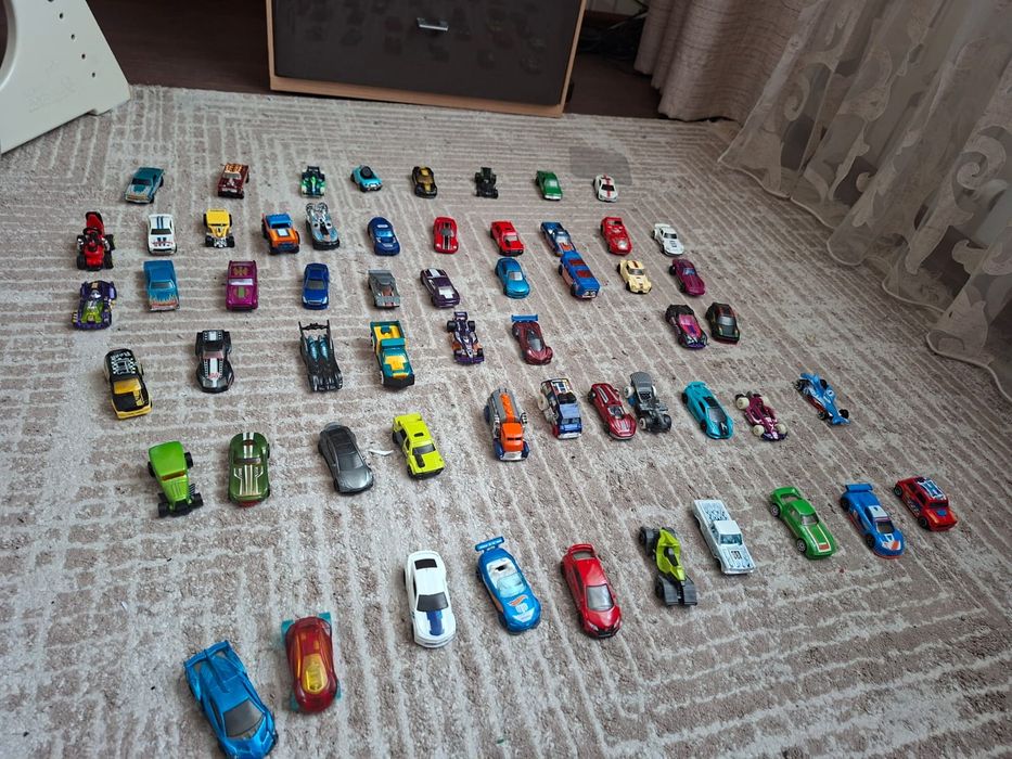 Коллекция машинок Hot wheels