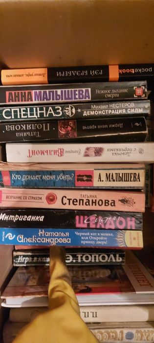 Продам книги  по 100 т