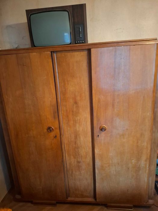 Секция, гардероб и спалня комплект