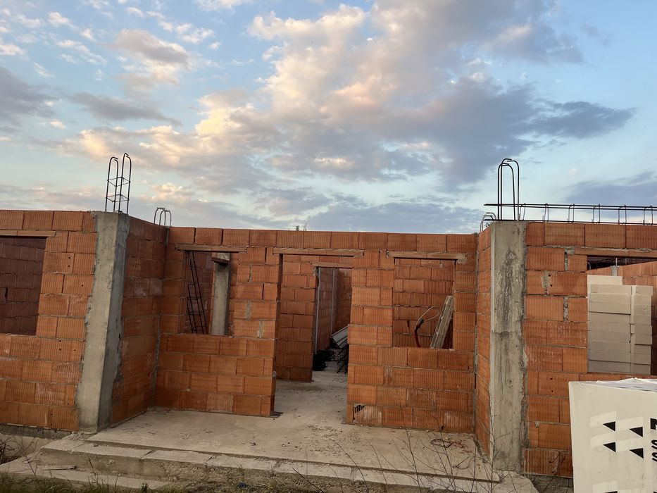 Teren 500 mp + fundație și zidărie + proiect casă 100 mp | Toate utilitățile | Pădureni