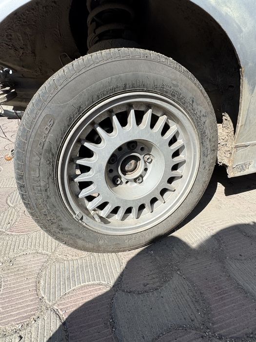 Продам комплект шин с дисками летние