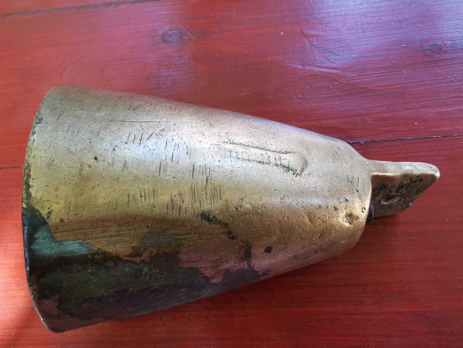 стар бронзов чан