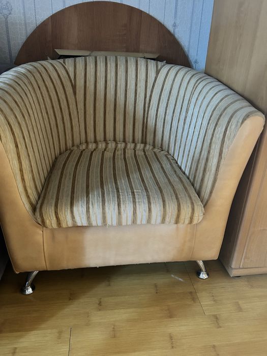 Продам мягкий уголок (диван+2 кресла)
