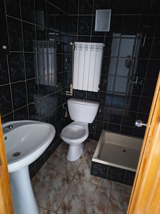 Închiriez apartament cu 3 camere