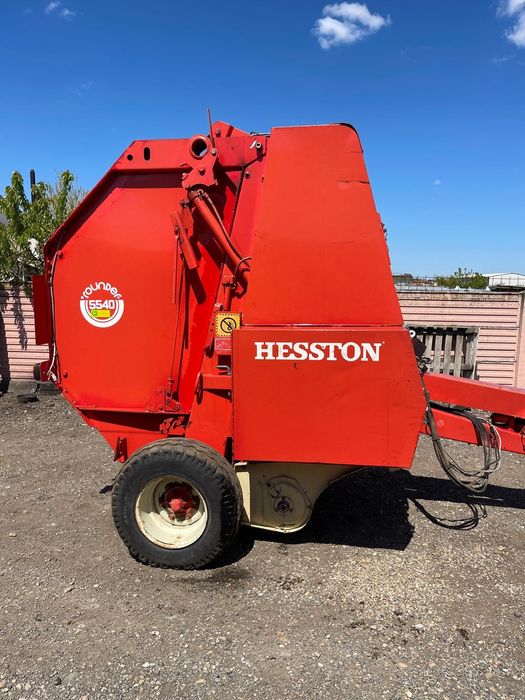 Presa de baloti rotunzi balotiera Fiatagri Hesston 5540 recent adusa
