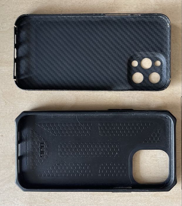 Set 2 Huse iPhone 12 Pro Max – Protecție și Stil – Stare Impecabilă