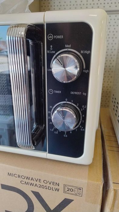 Чисто нова Микровълнова фурна Heinner 20 л 800 W Крем