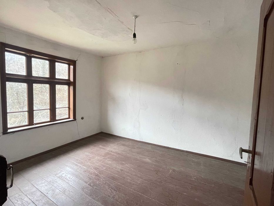 Продава се къща - с.Гарван