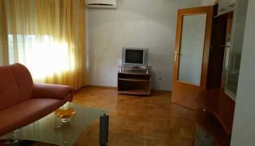 Дава се под наем Тристаен апартамент в Бургас, Център - 94 кв.м за 127.5 € - Снимка #3