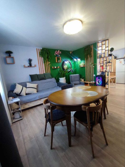 Продам трехкомнатную с отличным ремонтом