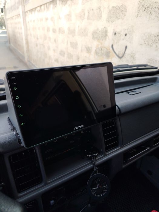 Монитор TEYES срочно сотилади