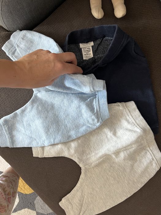 3 buc Next pantaloni grosi bebe 0-3 luni, în stare foarte bună.