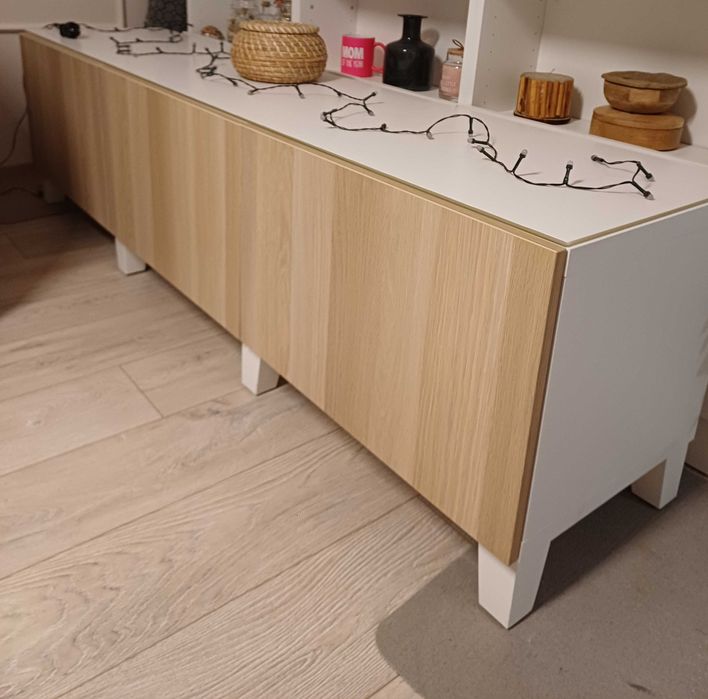 Canapea gri 3 locuri KIVIK de la IKEA 900 lei si Comoda BESTA 400 lei