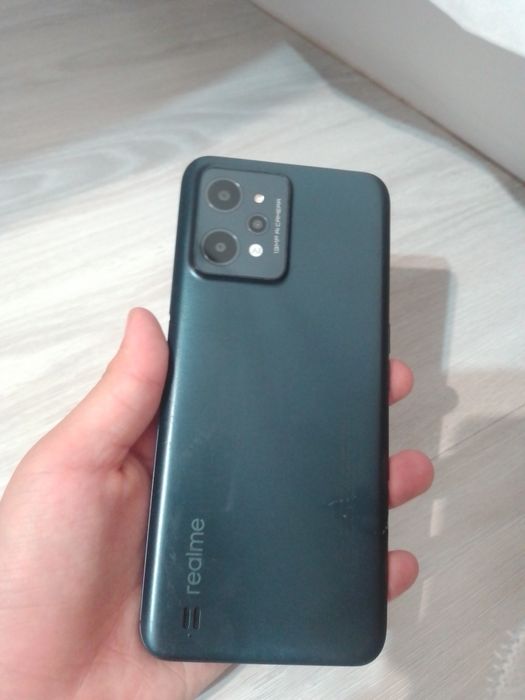Telefon realme Yaxshi telefon ekrani kuygan qogan joyi yaxshi zor