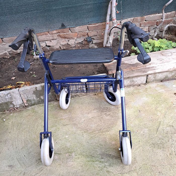 Проходилка за възрастни Ролатор